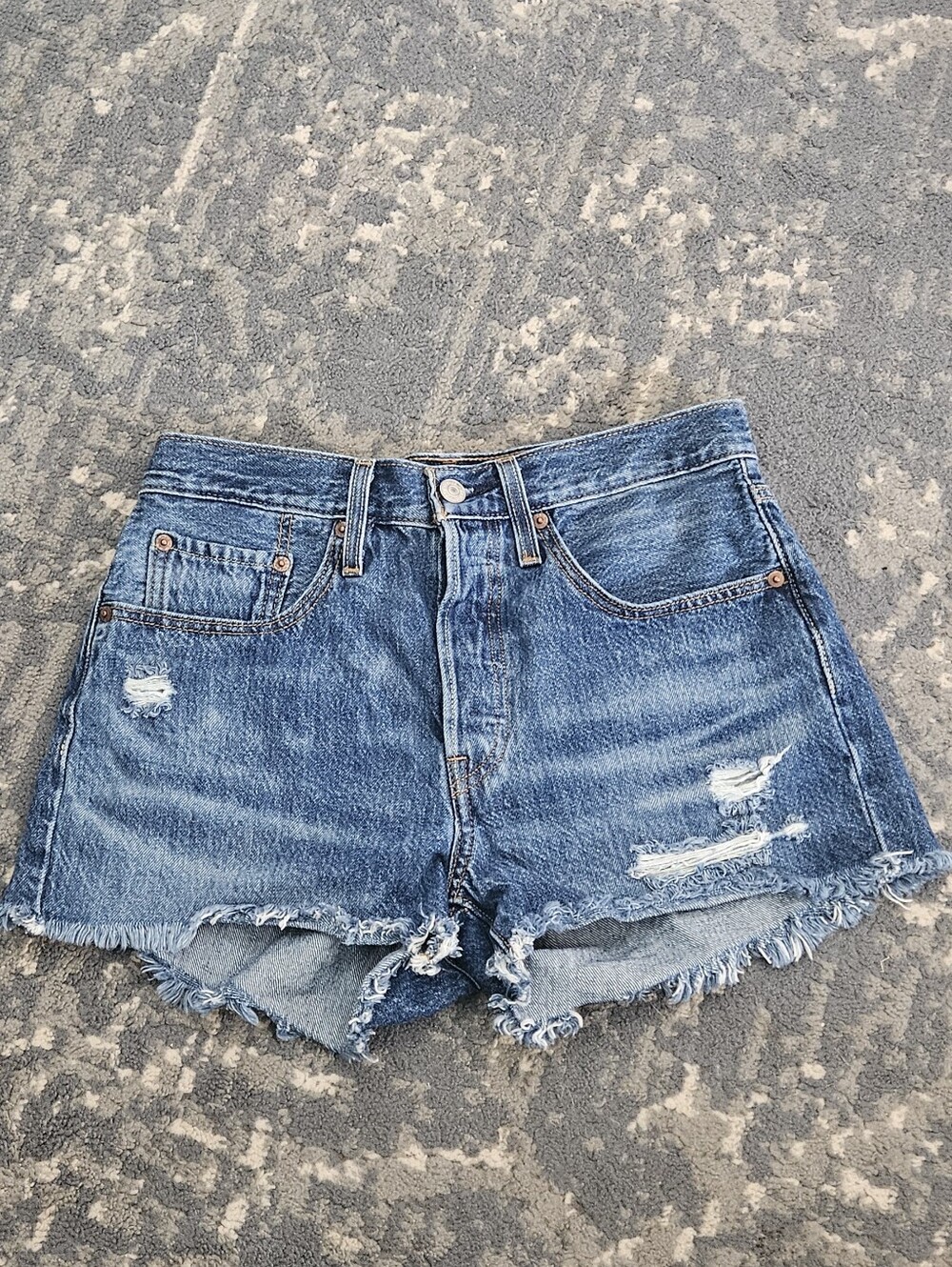 Levis 501 Cropped Shorts Distressed Cheeky - Picture 4 of 4